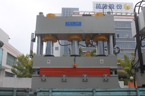 300T大臺面熱壓機