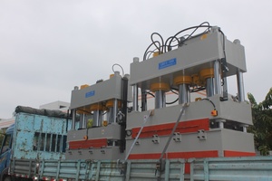 300T大臺(tái)面熱壓機(jī)