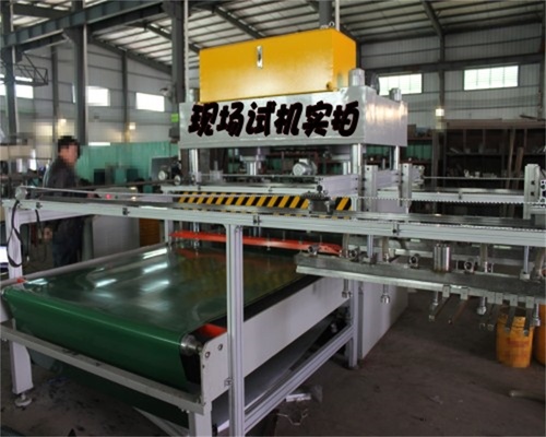 汽車內(nèi)飾件裁斷機(jī)