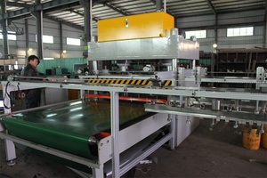 汽車內(nèi)飾件裁斷機(jī)